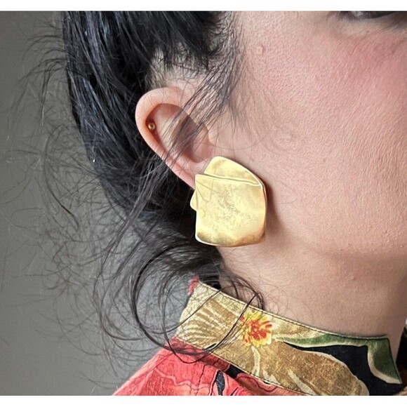 Vintage clip on statement earrings square gold toned chunky 80s‎ ornate jewelry - Picture 3 of 5